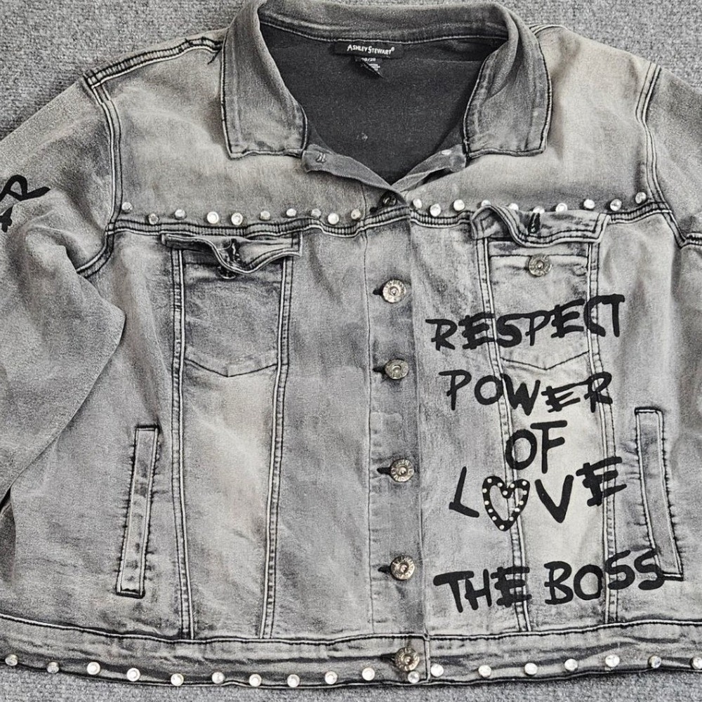Ashley Stewart Custom Graphic‎ Denim Jacket 26/28 Studded Cropped Statement Love - Picture 4 of 8